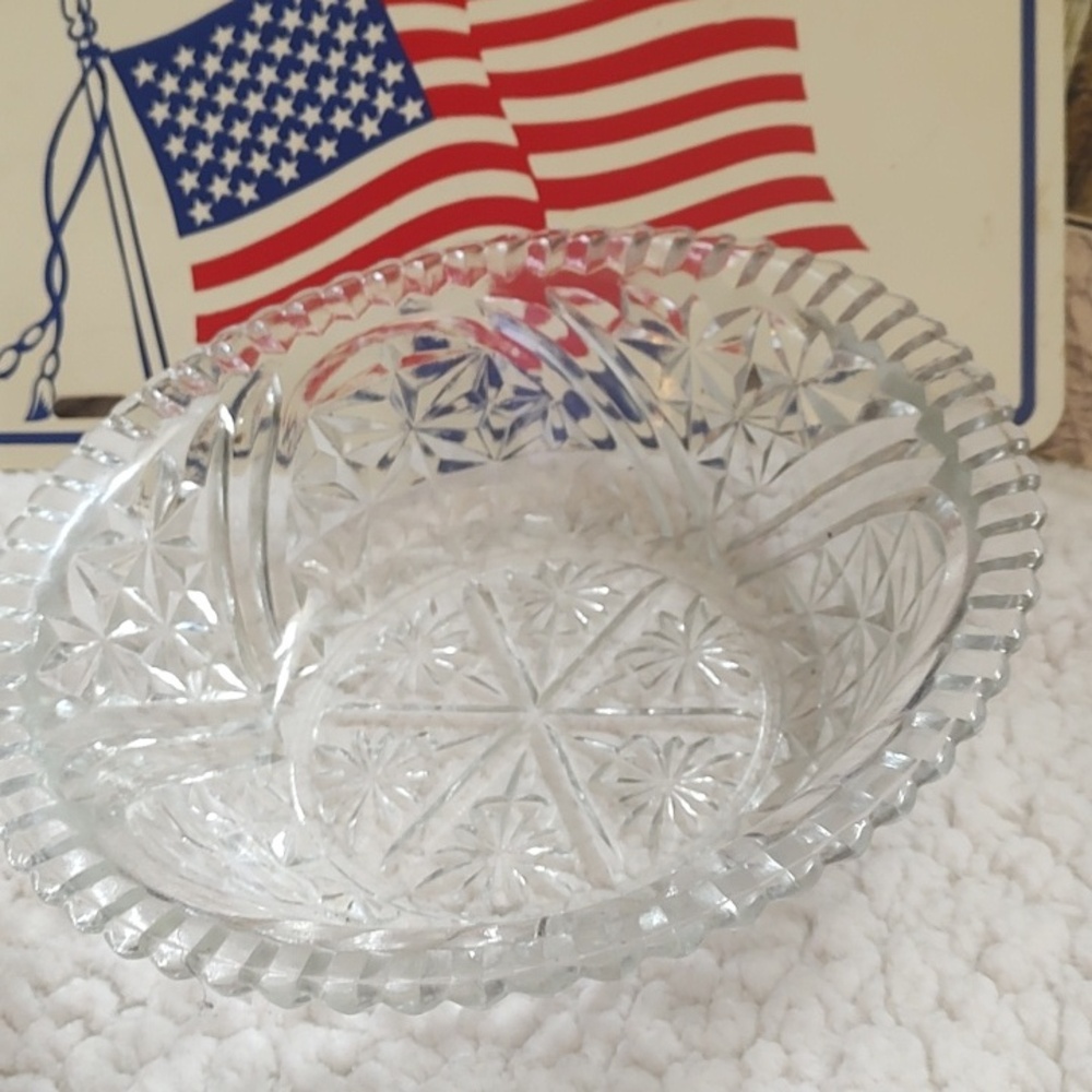 Vintage Serving Bowl - Clear Glass - Picture 3 of 8